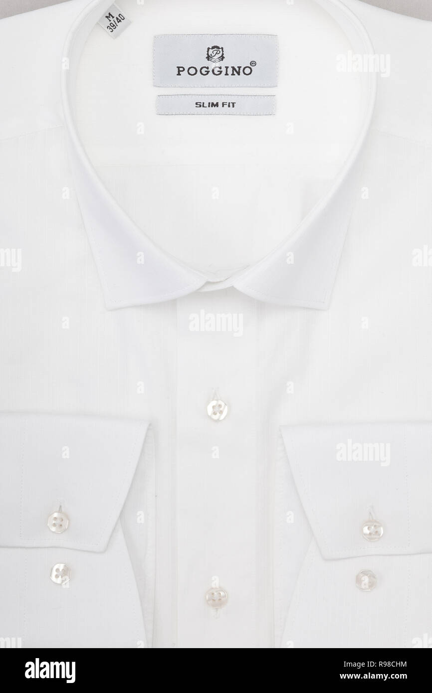 Uomini camicia di imballaggio close-up macro vista dall'alto. Foto Stock