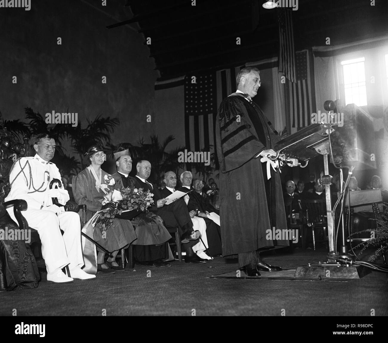 Stati Uniti Il presidente Franklin Roosevelt offrendo discorso pur accettando una Laurea ad honorem presso la Catholic University of America di Washington DC, USA, Harris & Ewing, 14 giugno 1933 Foto Stock