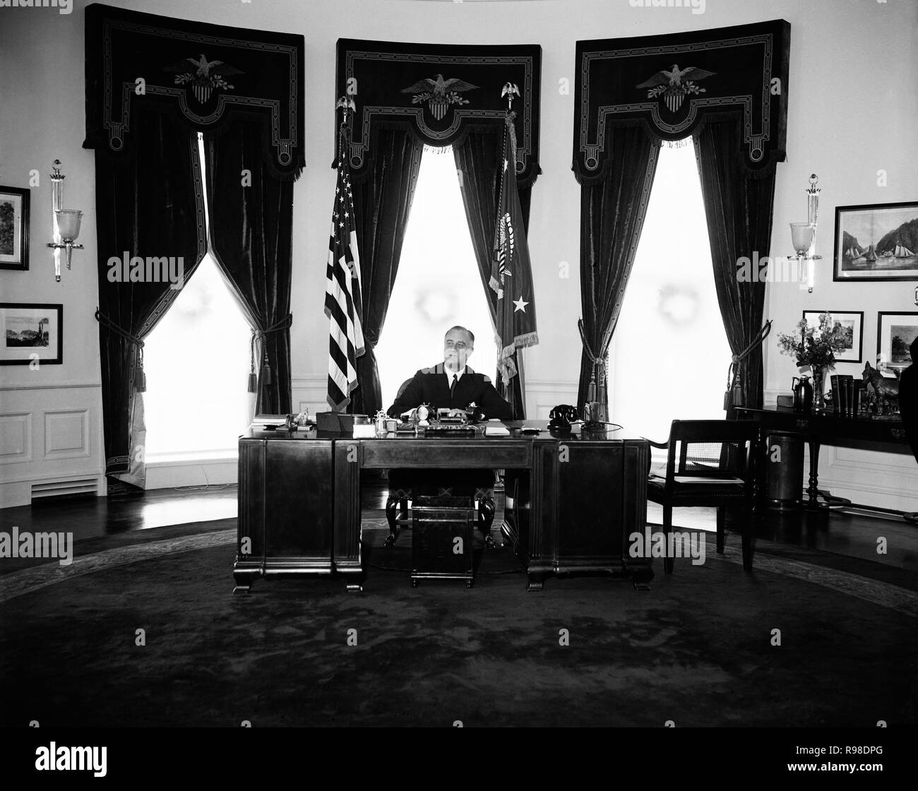 Stati Uniti Il presidente Franklin Roosevelt alla sua scrivania, Ufficio Ovale, Casa Bianca a Washington DC, USA, Harris & Ewing, Dicembre 31, 1934 Foto Stock
