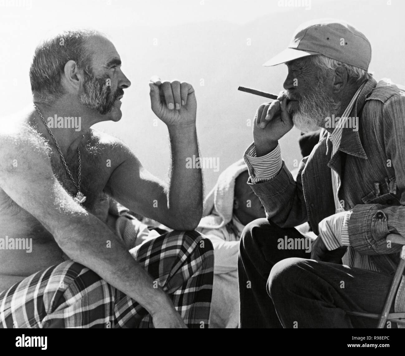 Pellicola originale titolo: L'UOMO CHE SAREBBE IL RE. Titolo inglese: l'UOMO CHE SAREBBE IL RE. Anno: 1975. Direttore: John Huston. Stelle: Sean Connery; John Huston. Credito: Allied Artists / Album Foto Stock