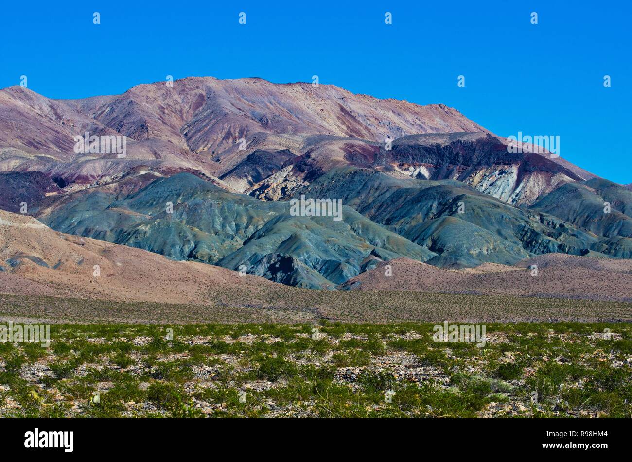California, Parco Nazionale della Valle della Morte, Sud dune di Eureka Road scenario, ultima possibilità la gamma della montagna Foto Stock