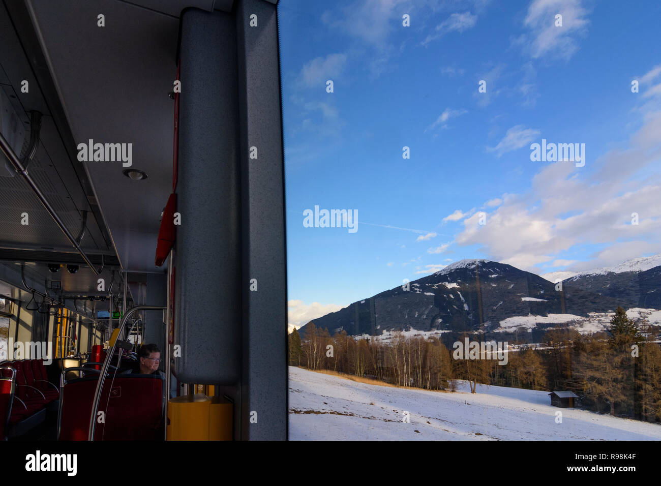 Telfes im Stubai : stazione ferroviaria di Stubaitalbahn (Valle Stubai ferroviario), Vertice Patscherkofel nella regione di Innsbruck, in Tirolo, Tirolo, Austria Foto Stock