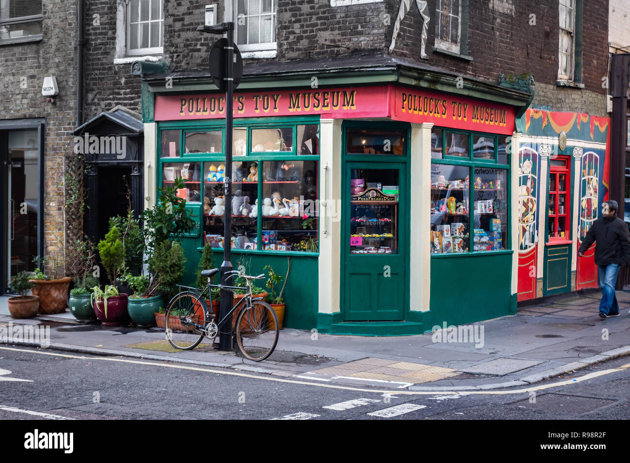 Pollock's Toy Museum Shop frontage in Scala St, Bloomsbury, London W1, Inghilterra Foto Stock