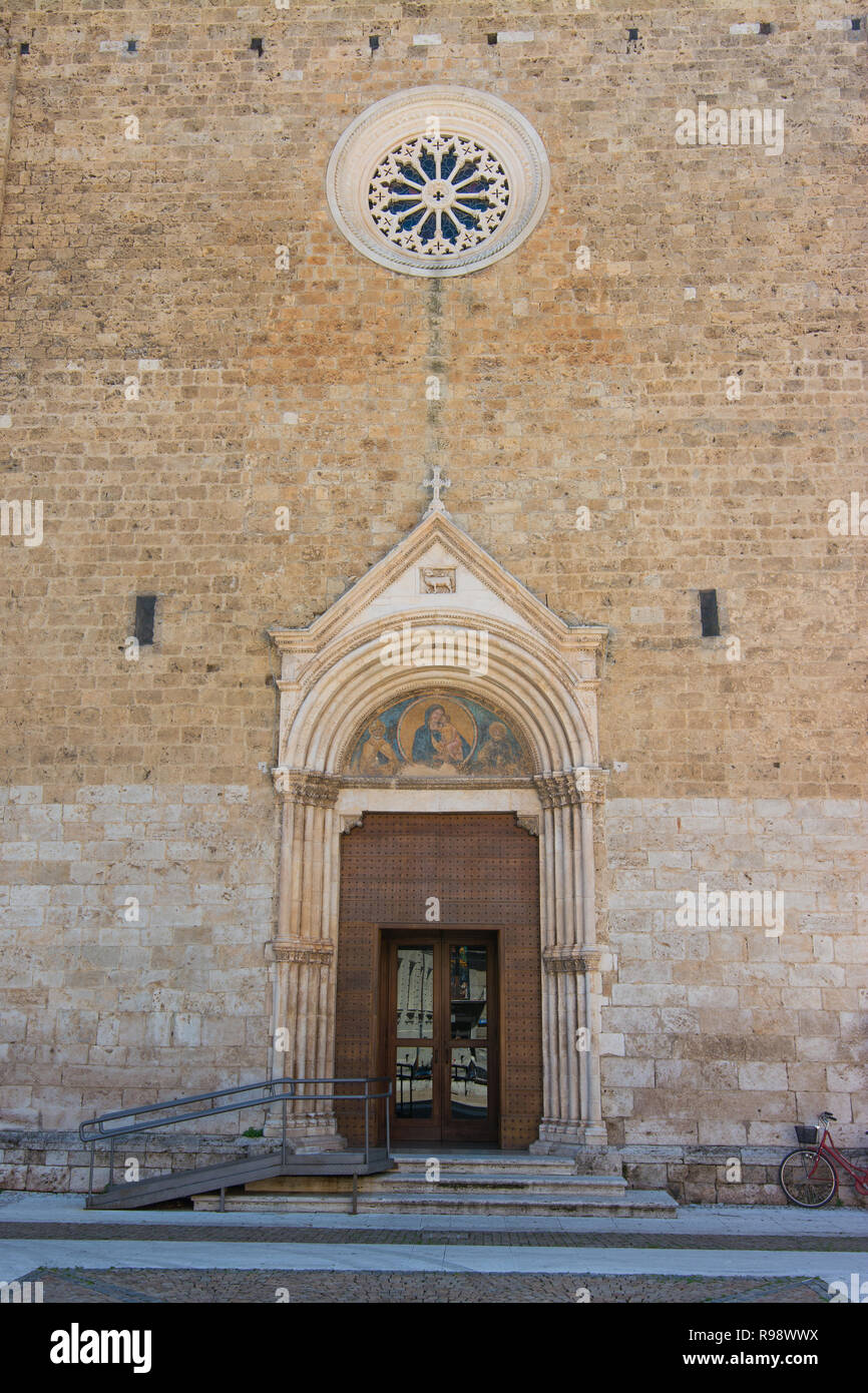 Vista turistico di Rieti, nel Lazio, in Italia. Chiesa di Sant'Agostino Foto Stock