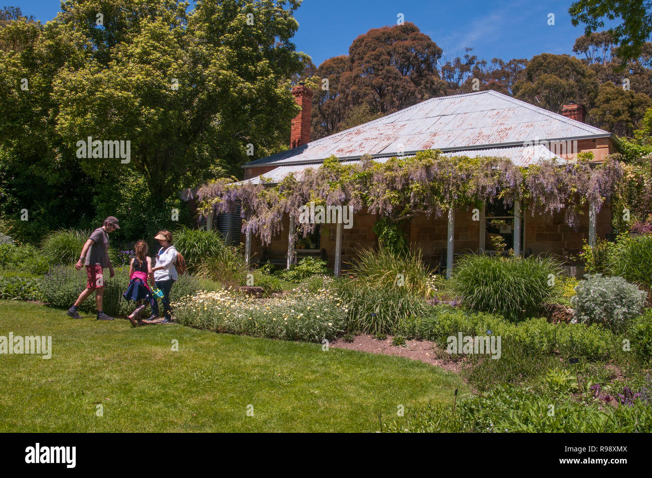 La storica gold rush-ser stone homestead presso il giardino di St Erth, Blackwood, Victoria, Australia Foto Stock