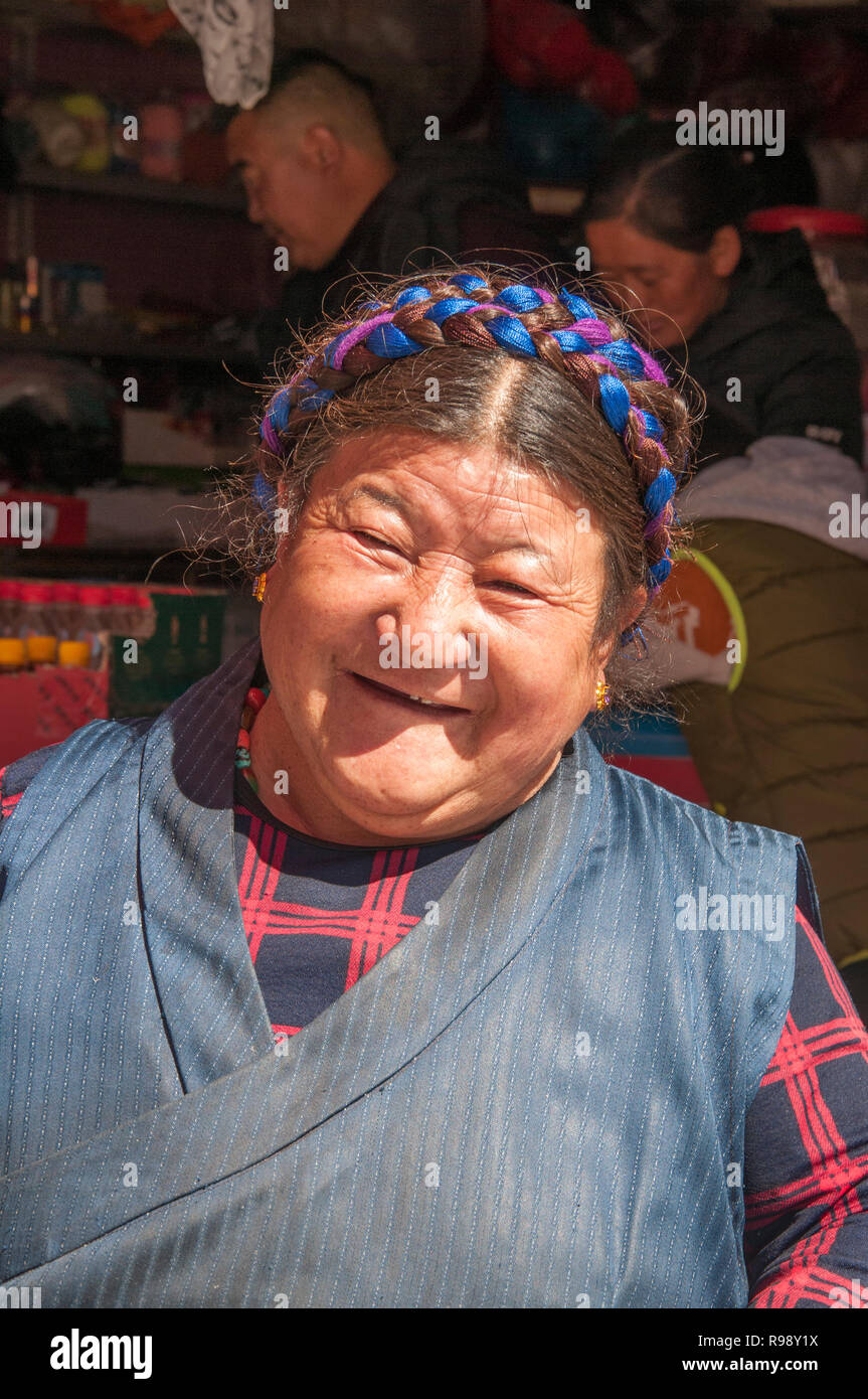 Facce tibetano in Sangri, Tibet, Cina Foto Stock