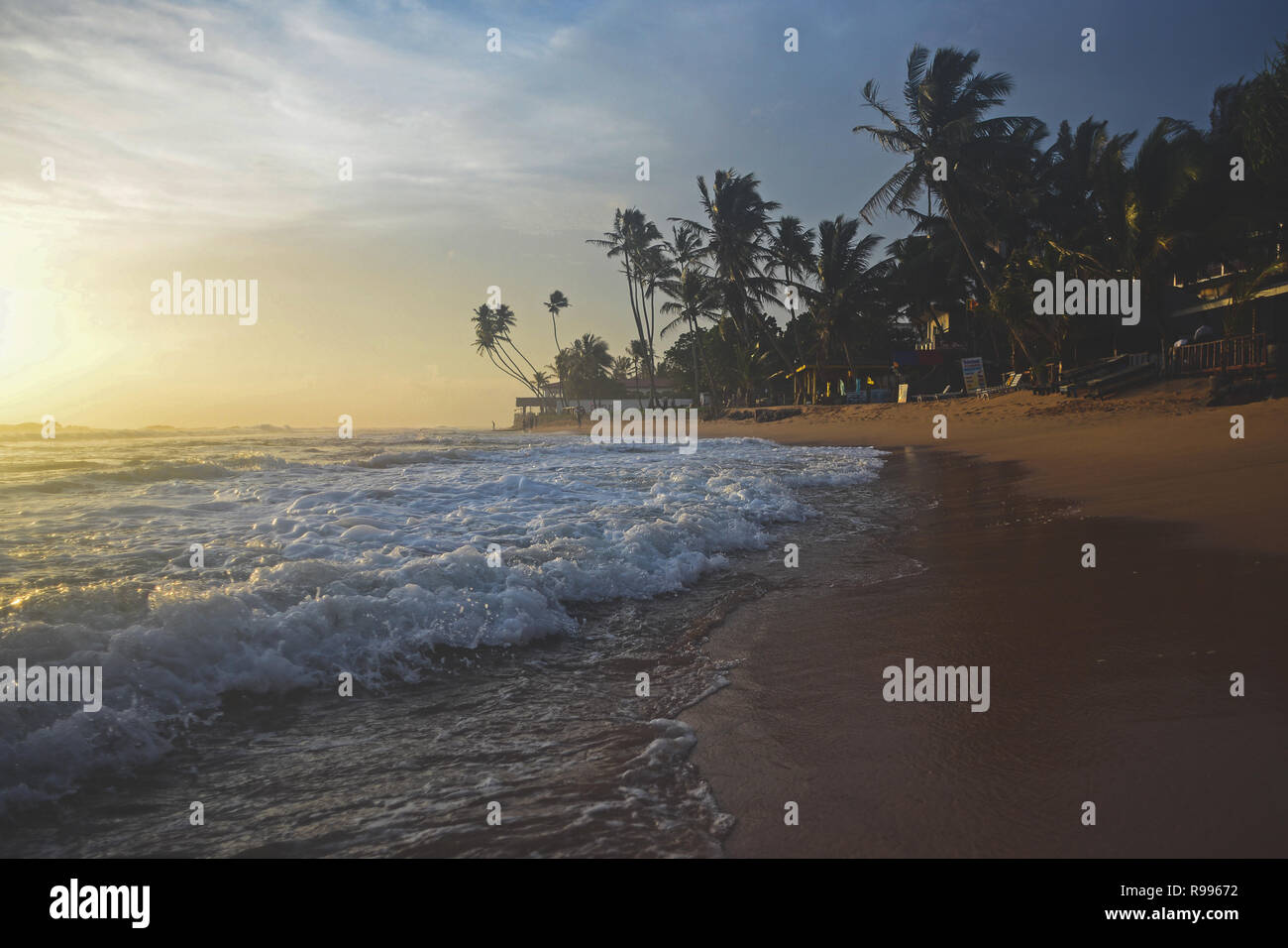 Hikkaduwa spiaggia al tramonto, Sri Lanka Foto Stock
