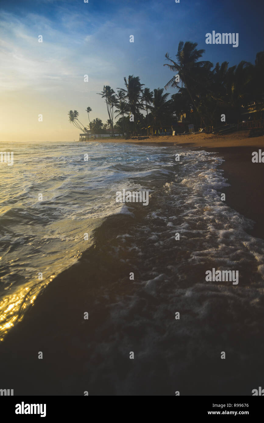 Hikkaduwa spiaggia al tramonto, Sri Lanka Foto Stock