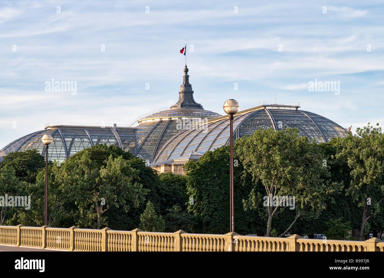 Grande palazzo in Parigi, Francia. Foto Stock