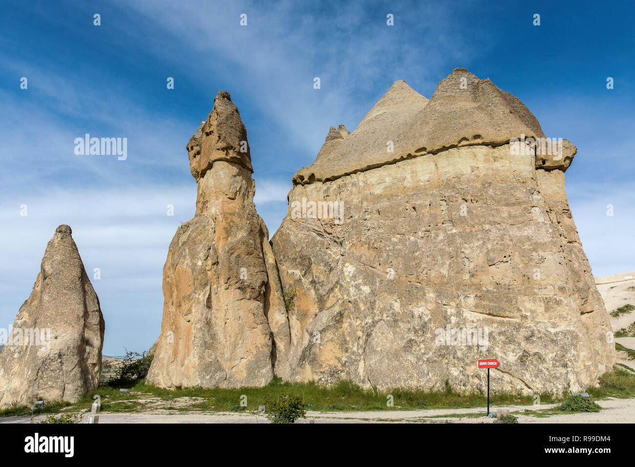 La Turchia kapadokya situato sotto il nome di Simon Paşabağları altri naturali formazioni vulcaniche nella valle. Foto Stock