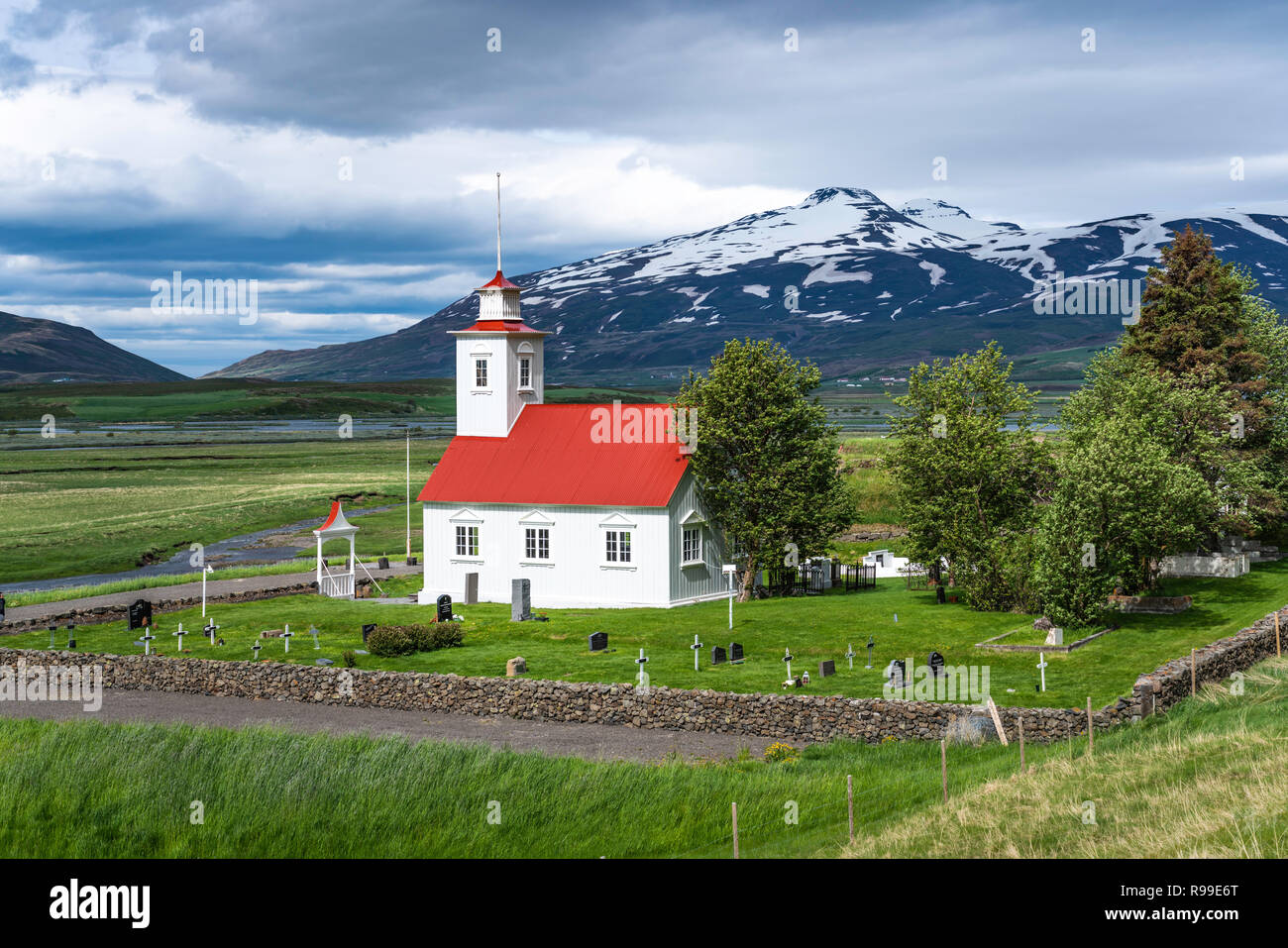 La chiesa Laufás in Eyjafjörður vicino Grenivík nel nord dell'Islanda, l'Europa. Foto Stock
