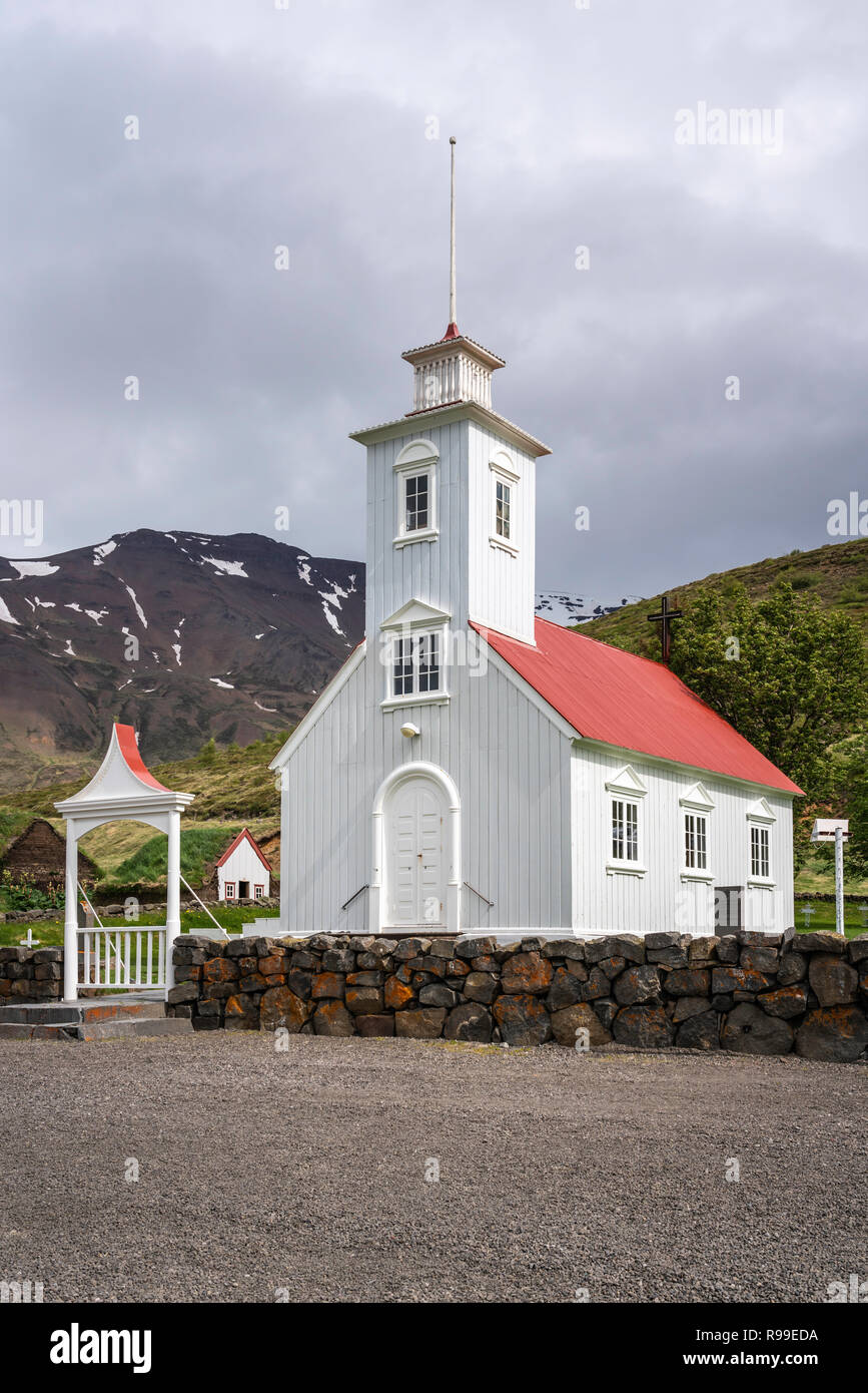 La chiesa Laufás in Eyjafjörður vicino Grenivík nel nord dell'Islanda, l'Europa. Foto Stock