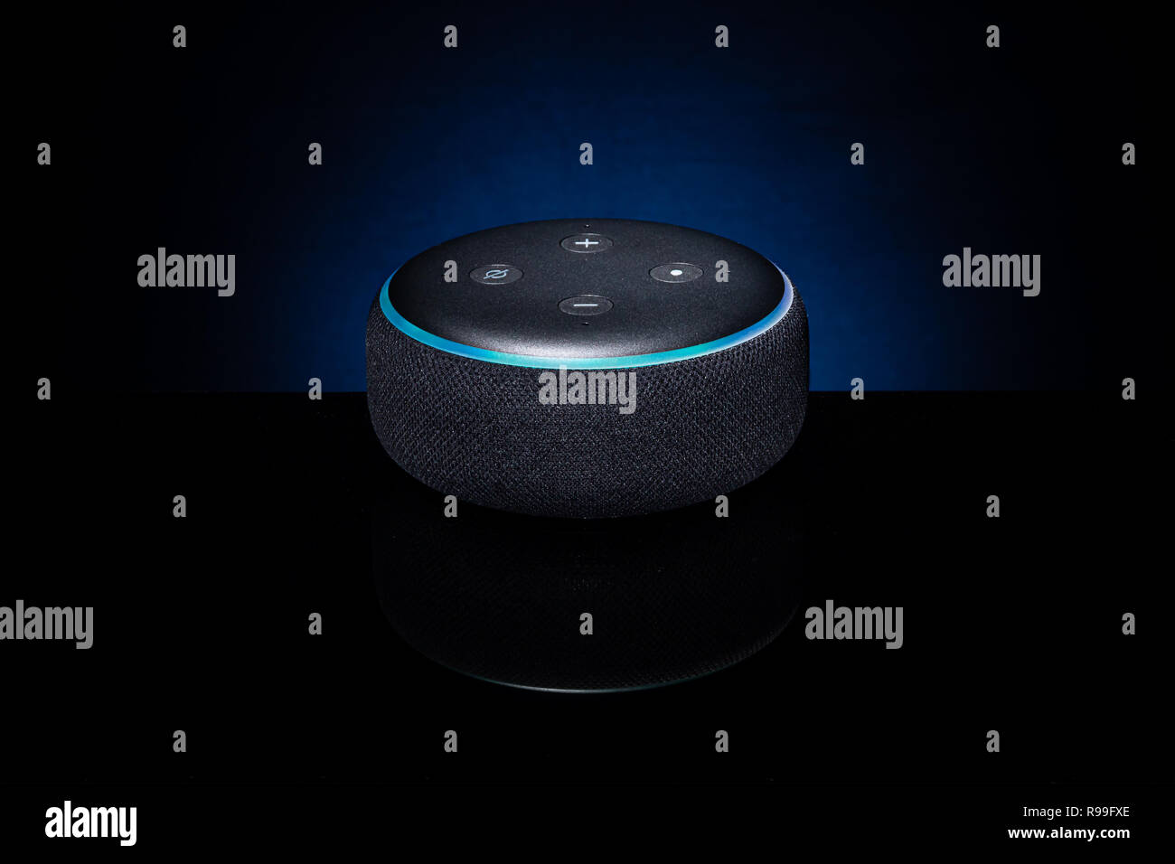 Amazon Eco Dot V3 Foto Stock