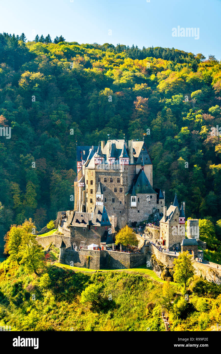 Castello Eltz in autunno. Germania Foto Stock