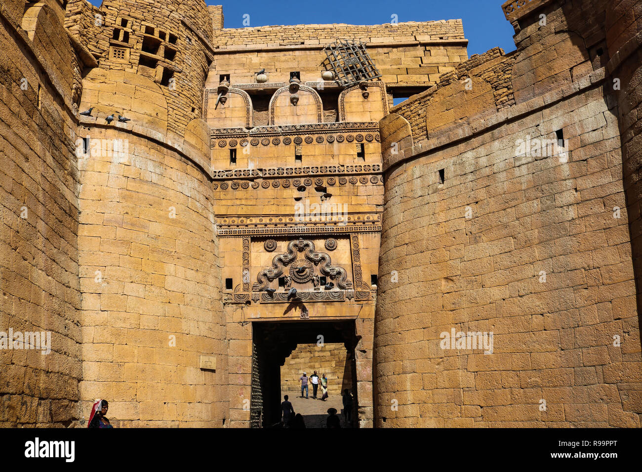 Il cancello di ingresso di Jaisalmer Fort (Golden Fort), incorporata nel 1156 D.C. dagli Rajput Rawal (righello) Jaisal dal quale deriva il suo nome. Foto Stock