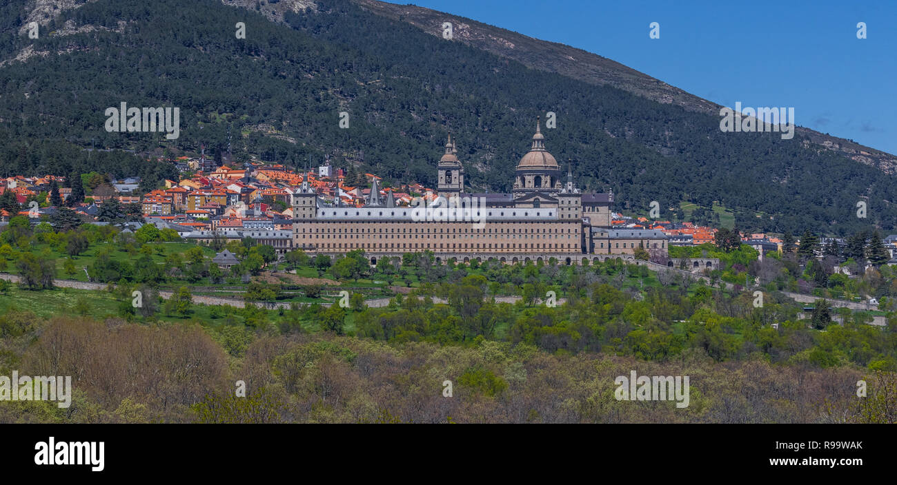 San Lorenzo de El Escorial, Spagna - una storica residenza del Re di Spagna, El Escorial è anche un Sito Patrimonio Mondiale dell'Unesco Foto Stock
