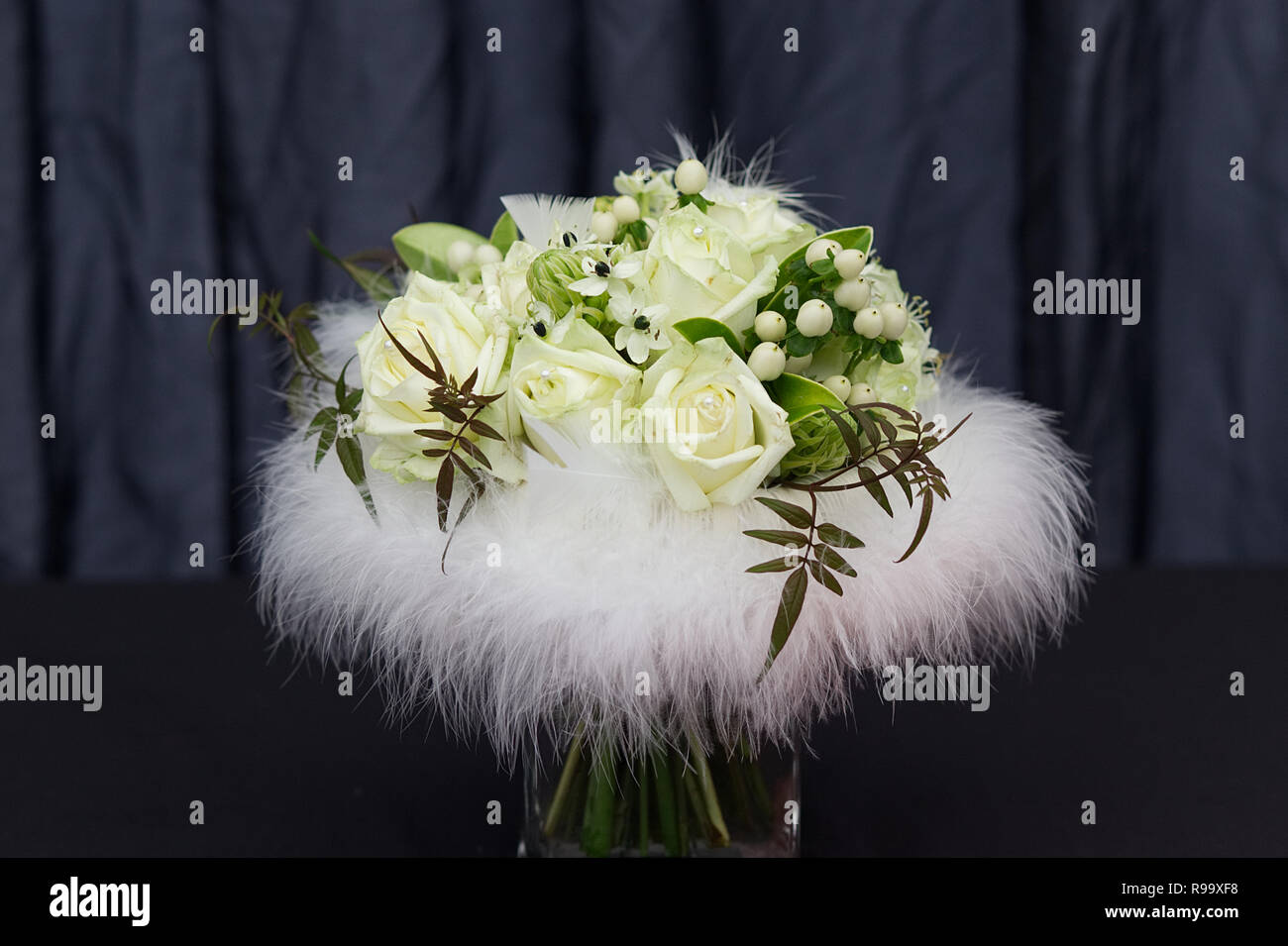 Romantico bouquet di fiori display in autunno Malvern Visualizza Foto Stock
