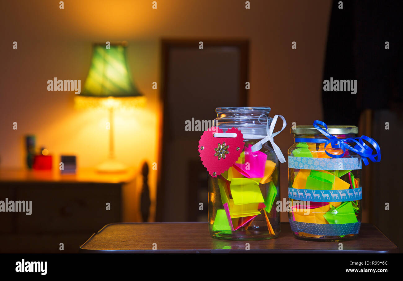 Utilizza per i vecchi vasi di vetro Foto Stock