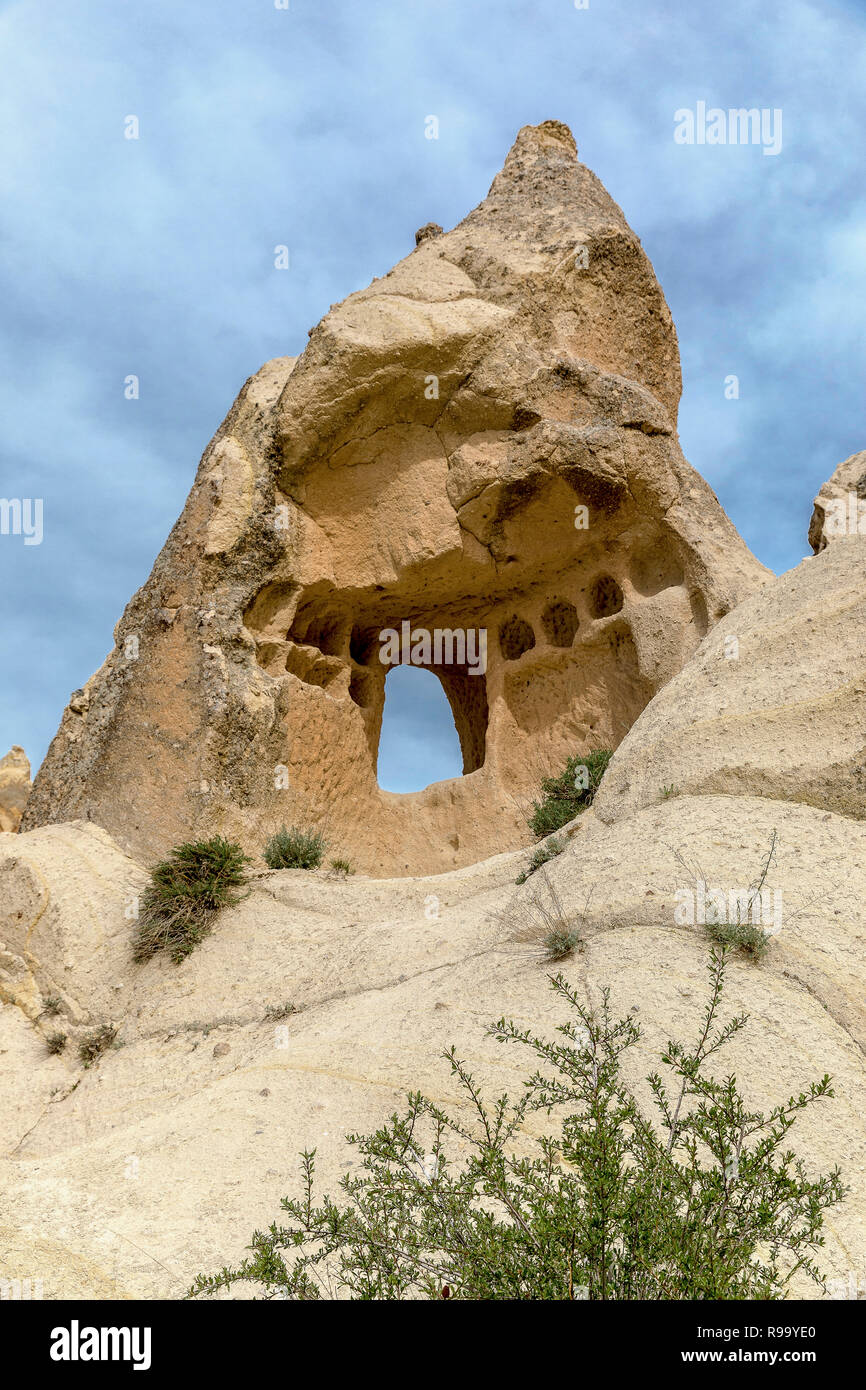 La Turchia kapadokya naturale formazioni vulcaniche situato nella valle di Göreme. Foto Stock