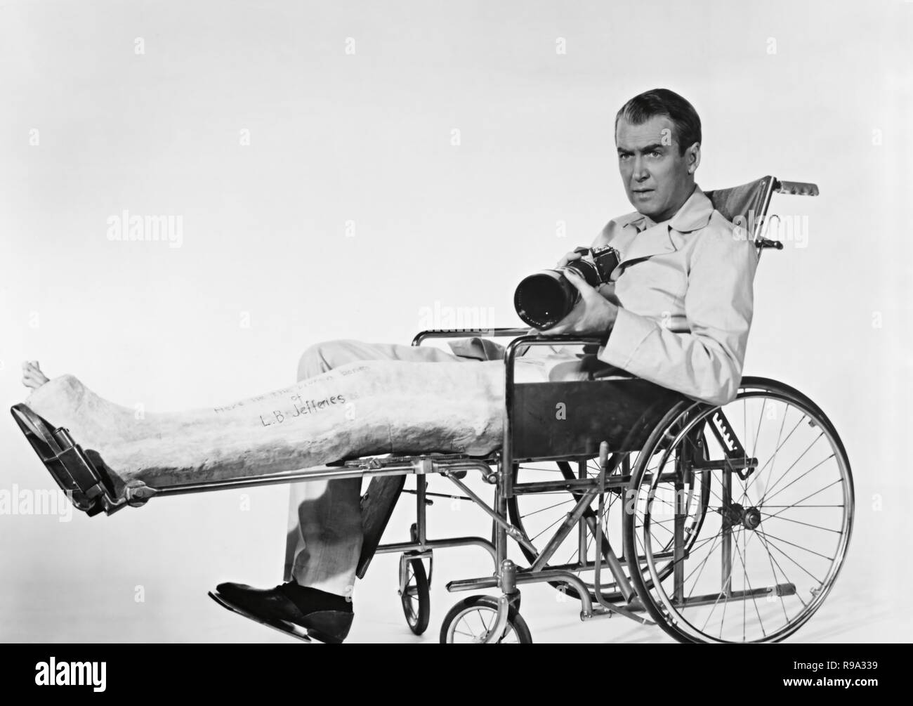 Pellicola originale titolo: il finestrino posteriore. Titolo inglese: il finestrino posteriore. Anno: 1954. Direttore: Alfred Hitchcock. Stelle: JAMES STEWART. Credito: Paramount Pictures / Album Foto Stock