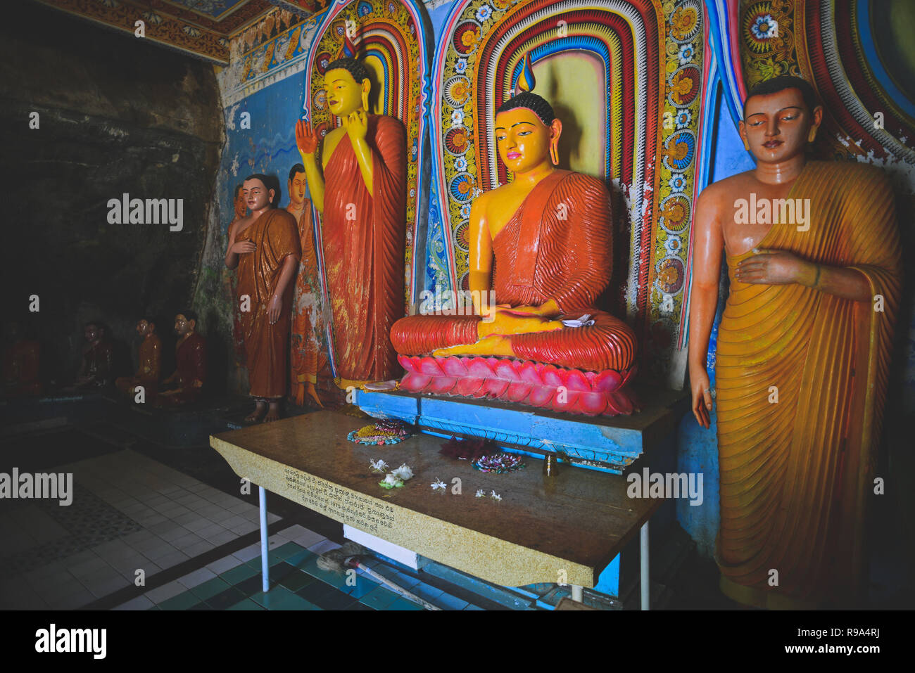 Isurumuniya, tempio buddista situato vicino al Tissa Wewa (Tisa serbatoio), Anuradhapura. Foto Stock