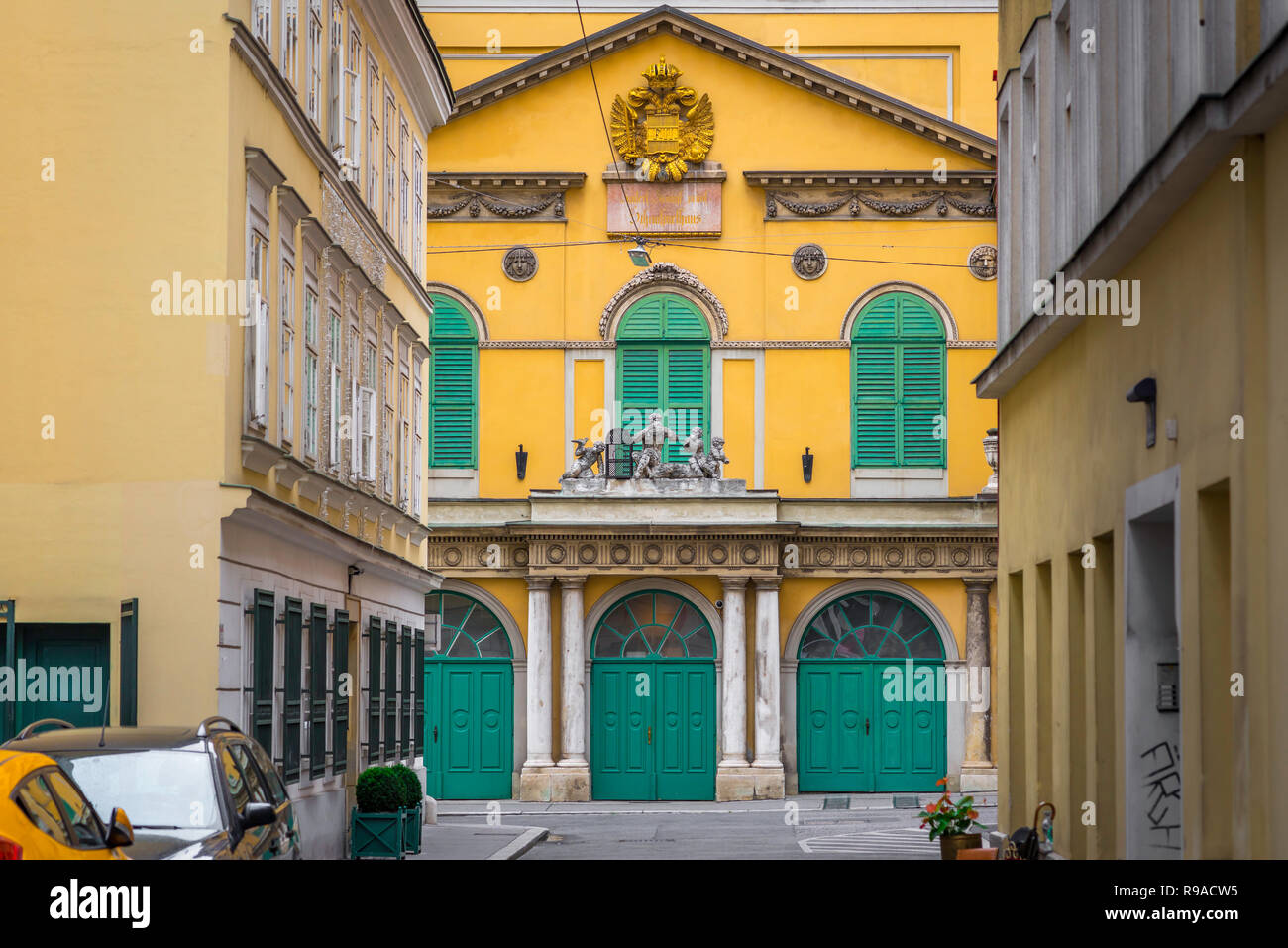 Theater An Der Wien Vienna, vista la Papageno Gate del Theater an der Wien - l'originale Vienna opera house nel quartiere di Mariahilf. Foto Stock