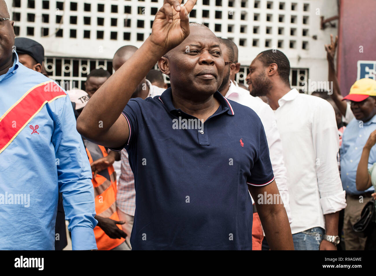 Kinshasa, Repubblica Democratica del Congo. 21 dic 2018. TSHISEKEDI entra nell'Assedio sociale edificio UDPS per parlare con i suoi sostenitori. Dopo il rinvio delle elezioni vuole che la gente a rimanere calma per una settimana in più. Ma se sulla settimana più tardi ancora non ci sono le elezioni, dice che non ci saranno manifestazioni in tutto il paese. Credito: ZUMA Press, Inc./Alamy Live News Foto Stock