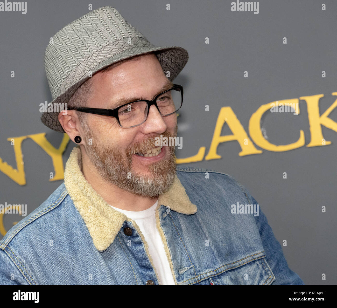 Brentwood, Essex, Regno Unito. Il 21 dicembre 2018. L'apertura del Penny Black Contemporary Art Gallery di Brentwood con Jason John "JJ' Adams un leader inglese mixed media pop contemporanea dell'artista e designer grafico Credit Ian Davidson/Alamy Live News Foto Stock