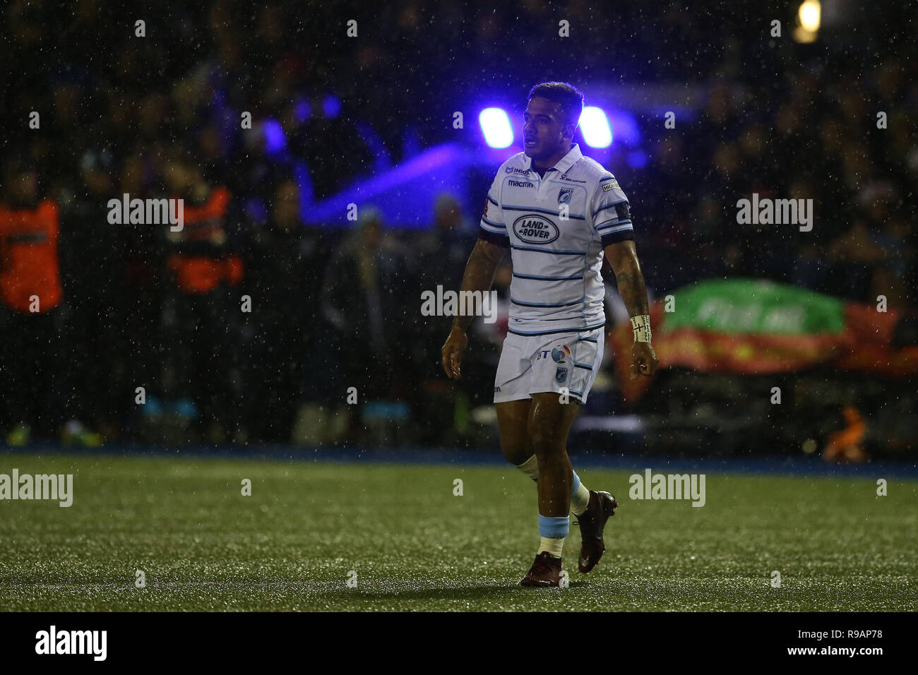 Cardiff Wales, Regno Unito, 21 dicembre 2018. Rey Lee-Lo di Cardiff Blues guarda a. Guinness Pro14 partita di rugby, Cardiff Blues v draghi al BT Sport Cardiff Arms Park di Cardiff venerdì 21 dicembre 2018. Questa immagine può essere utilizzata solo per scopi editoriali. Solo uso editoriale. pic da Andrew Orchard/Andrew Orchard fotografia sportiva/Alamy Live news Foto Stock