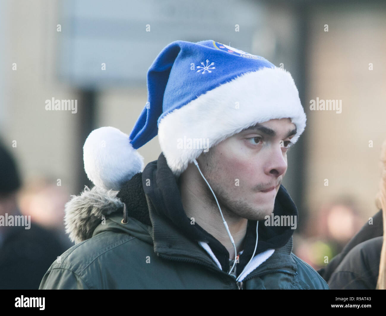 Londra, Regno Unito. Il 22 dicembre 2018. I fan di arrivare in festa a Stamford Bridge indossando cappelli di Babbo Natale per il Pre-Christmas scontro tra Chelsea e Leicester City Credit: amer ghazzal/Alamy Live News Foto Stock