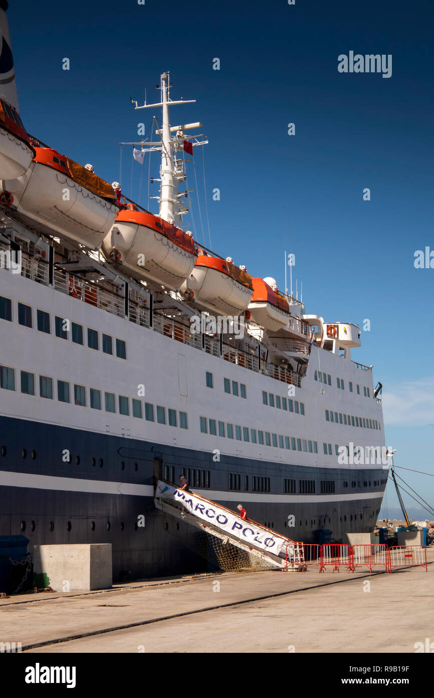 Il Marocco, Tangeri, Porta passerella di MV Marco Polo nave da crociera ormeggiata in banchina Foto Stock