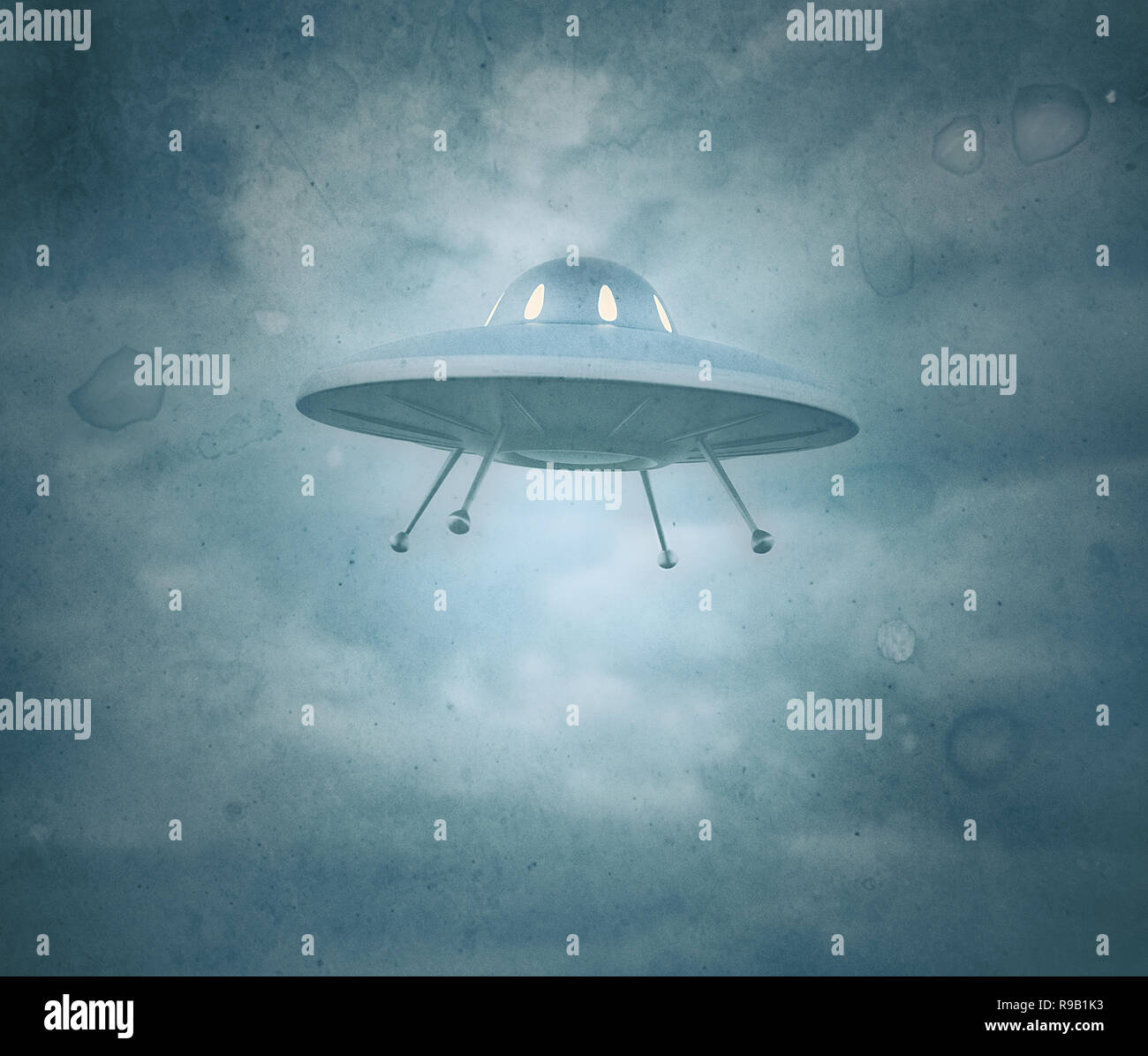 Oggetto Volante non Identificato. Vecchio stile con foto di rumore ISO elevata film. Effetto di invecchiamento ed usura a causa del tempo. Foto Stock