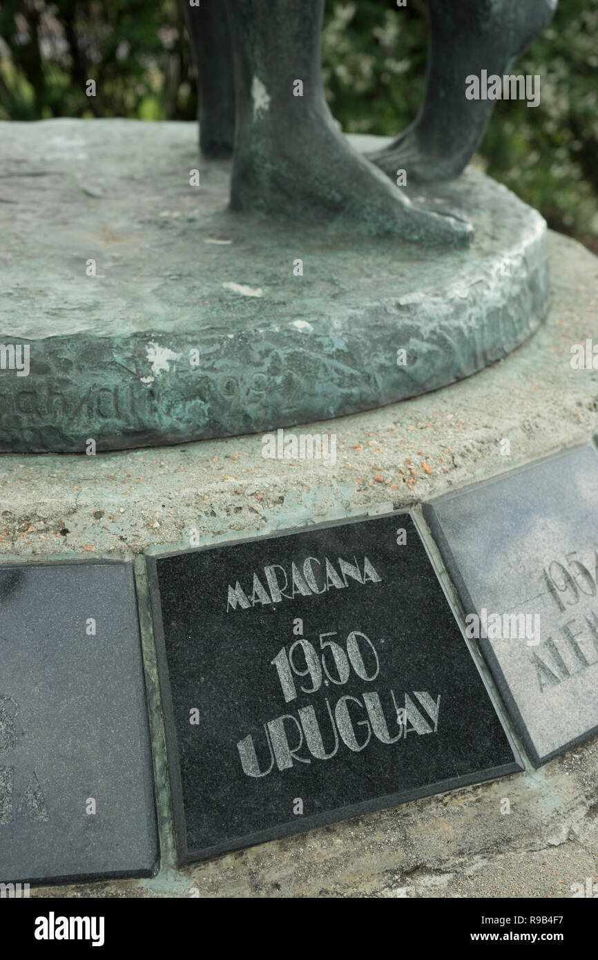 Monumento alla Coppa del Mondo di calcio che l'URUGUAY ha vinto due volte nel 1930 e 1950. ESTADIO CENTENARIO, Montevideo, Uruguay,AMERICA DEL SUD Foto Stock