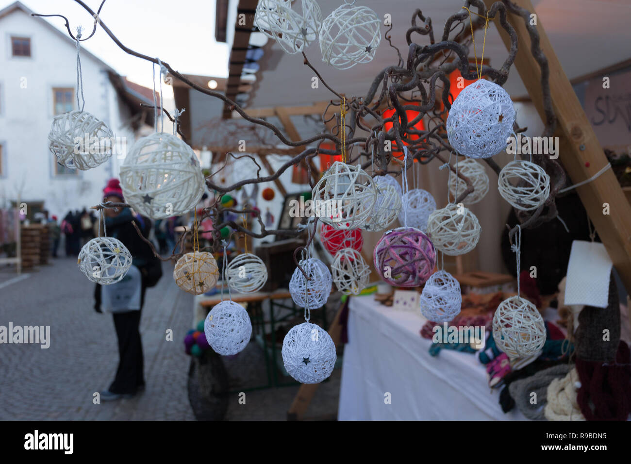 Glorenza/Glorenza, Alto Adige, Italia, 2016 - 12 10: decorazione natalizia Foto Stock