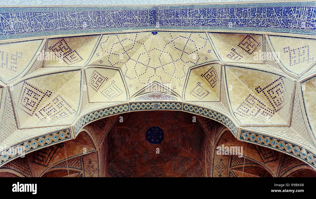 Questa è una delle più antiche moschee ancora in piedi in Iran, e fu costruito in quattro iwan stile architettonico Foto Stock