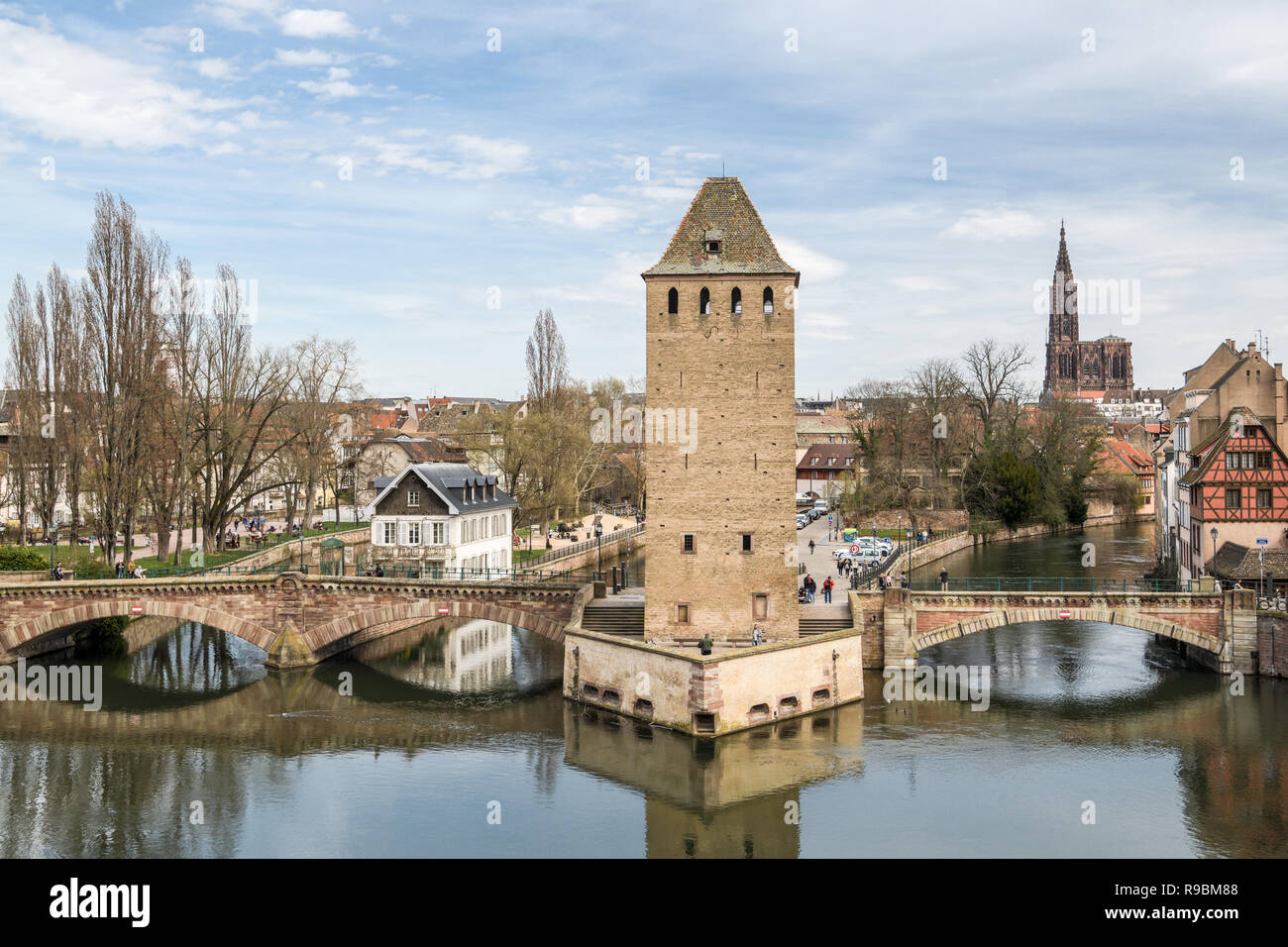 Strasburgo, Francia - 03 Aprile 2018: vista su Little Francia distretto a Strasburgo, in Francia da Barrage Vauban durante la primavera 2018 Foto Stock