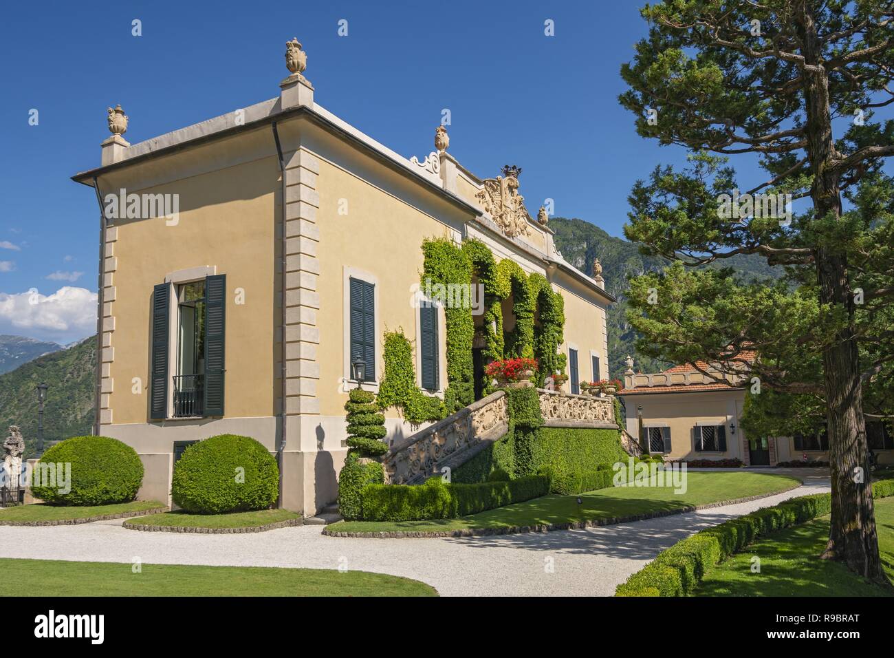 La Villa del Balbianello nel comune di Lenno affacciato sul lago di Como si trova sulla punta del piccolo boscosa penisola di Dosso dAvedo sulla sponda occidentale del Lago di Como, Italia. Foto Stock