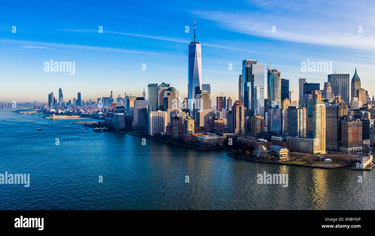 Vista aerea di One World Trade Center e il centro di Manhattan, New York City, Stati Uniti d'America Foto Stock