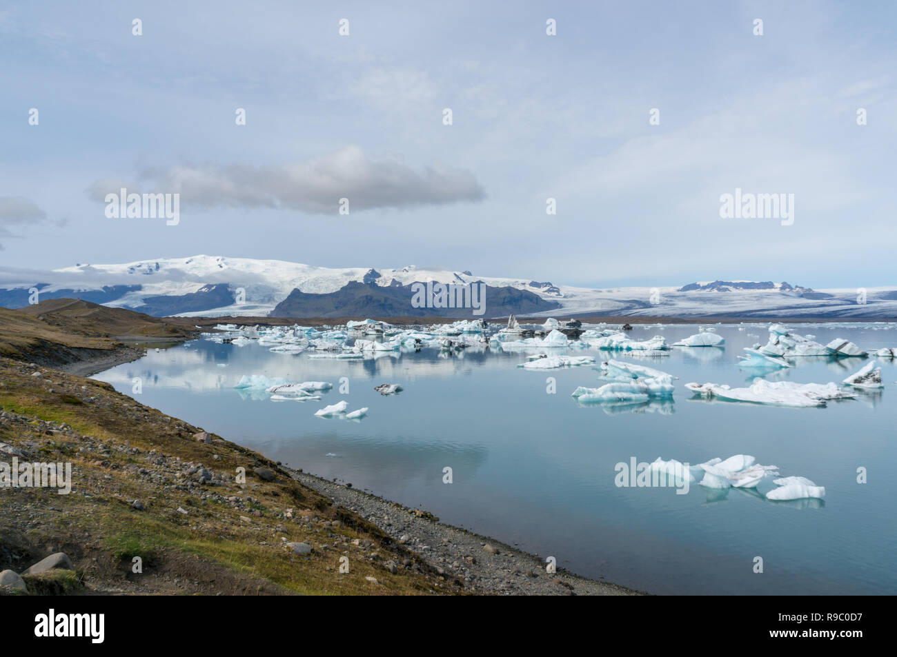 Frammenti di origine glaciale di ghiaccio a Jokulsarlon ghiacciaio diamante nero beach, Islanda Foto Stock