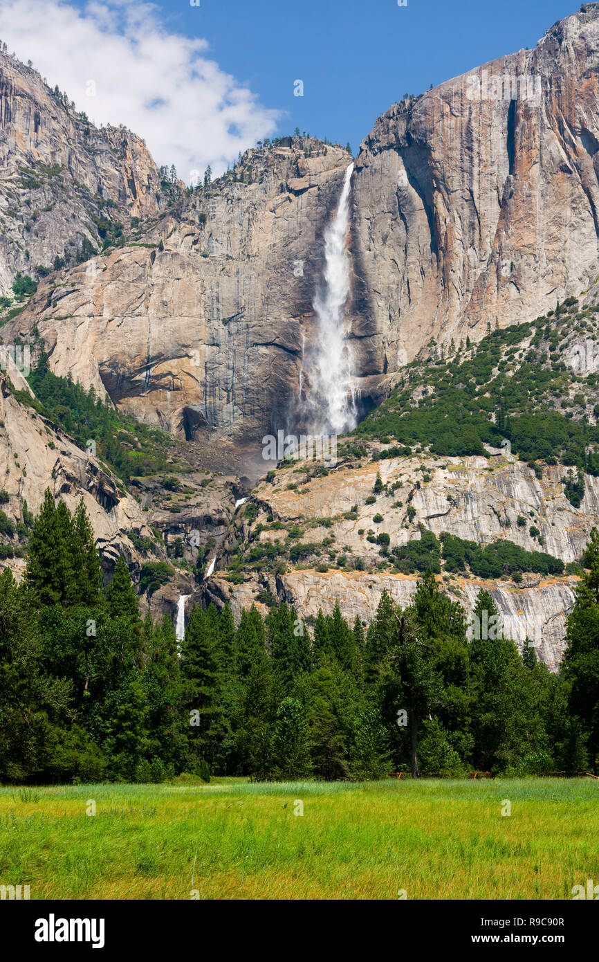 Yosemite Falls nel Parco Nazionale di Yosemite Foto Stock
