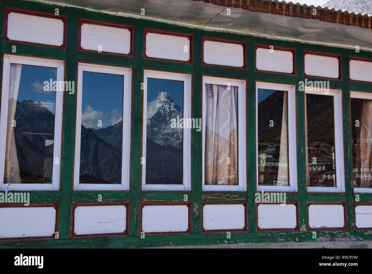 Ama Dablam riflessione, Khumjung, Everest regione, Khumbu, in Nepal Foto Stock