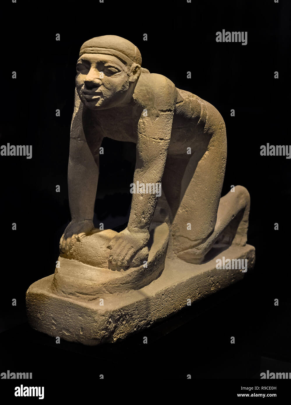 Mola di mais (donna) V dinastia (2435-2306 a.C.) Egitto, egiziano. Foto Stock