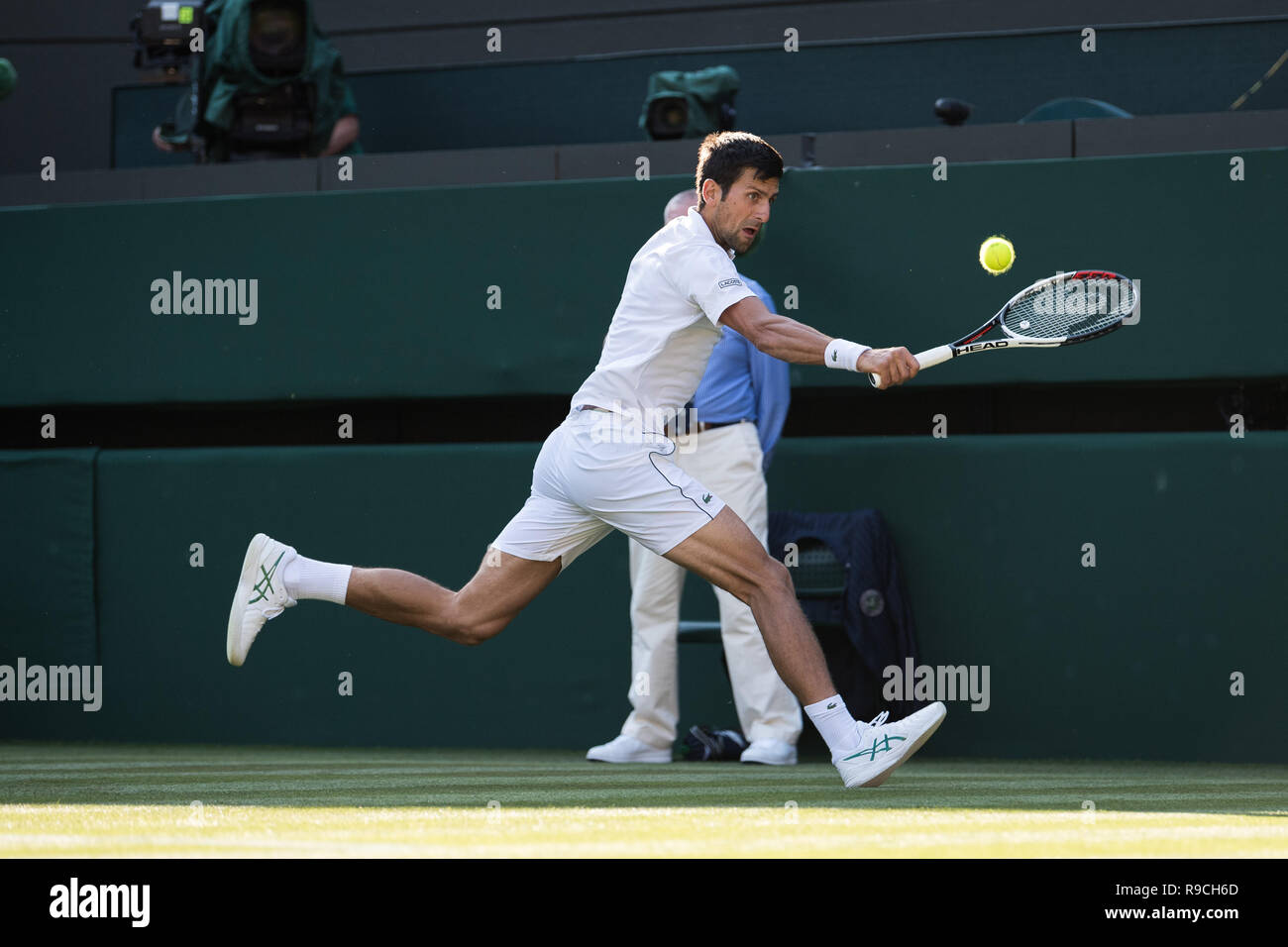 03 luglio 2018. Il torneo di Wimbledon Tennis Championships 2018 tenutosi presso il All England Lawn Tennis e Croquet Club di Londra, Inghilterra, Regno Unito. Novak Djokovic vs Foto Stock