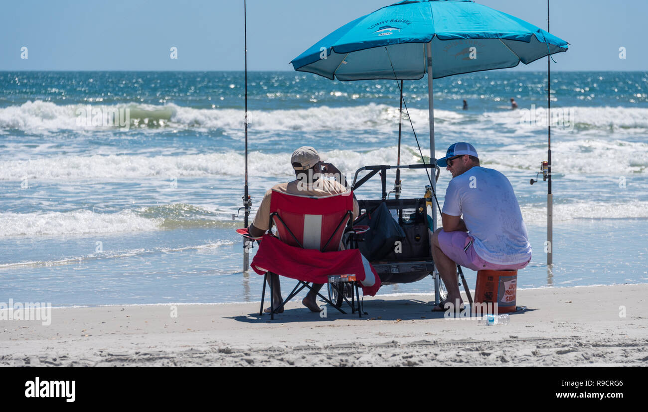 Pesca sul surf in spiaggia di Jacksonville, Florida. (USA) Foto Stock