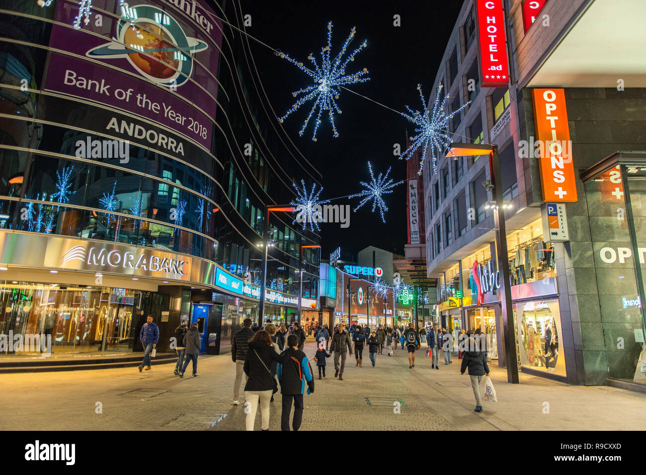 Andorra La Vella, Andorra : 2018 Dicembre 20 : Chrismas decorazione su Escaldes - Engordany e Andorra La Vellla. Foto Stock