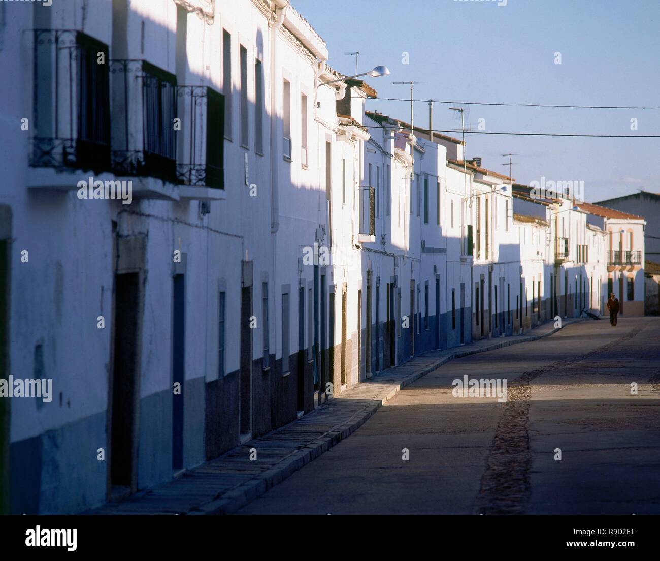 CALLE TIPICA DEL Pueblo. Posizione: esterno. ARROYO DE LA LUZ. Spagna. Foto Stock