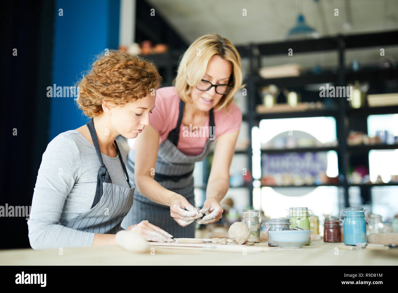 Rendere i pezzi di creta Foto Stock