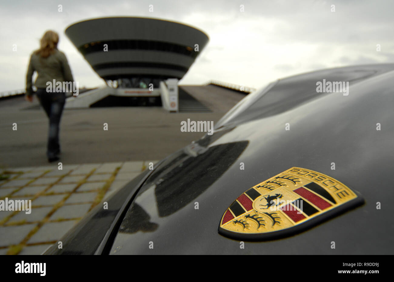 10.05.2007, Lipsia, Sassonia, Germania - un terreno veicolo del tipo Boxster è proprio dietro la sede della Porsche di Lipsia. 0Ux070510D485CAROEX.J Foto Stock