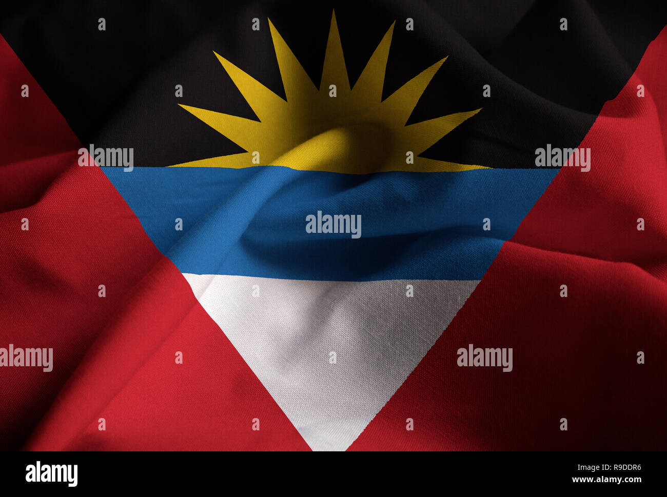 Primo piano della increspato Antigua e Barbuda Bandiera, Antigua e Barbuda bandiera soffiando nel vento Foto Stock