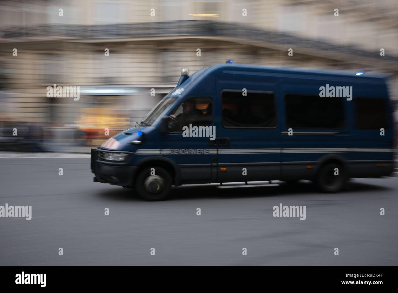 Parigi, Francia. 22 dic 2018.le dimostrazioni nel centro città di Parigi. La polizia è correre. Tra Place VendÃ'me ed il Palais Royal, Credito: Roger Ankri/Alamy Live News Foto Stock